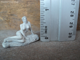 Dollhouse miniature statue sitting artistic nude (no. 3)