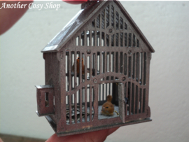 Poppenhuis miniatuur vogelkooi met vogels schaal 1:12