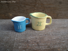Dollhouse miniature measuring cup 1 litre in 1"scale