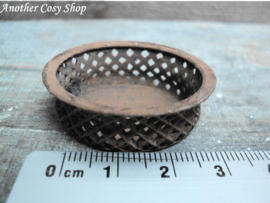 Dollhouse miniature wire basket in 1" scale