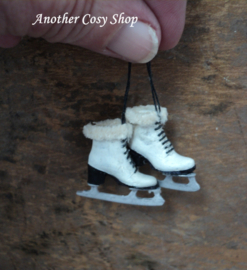 Dollhouse miniature ice skates 1"scale