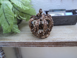 Dollhouse miniature decoration vintage crown in 1" scale