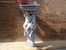 Poppenhuis miniatuur bouwelement console engeltje schaal 1:12