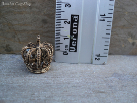 Poppenhuis miniatuur  decoratie metalen kroontje