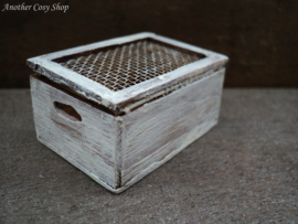 Dollhouse miniature crate with lid in 1" scale