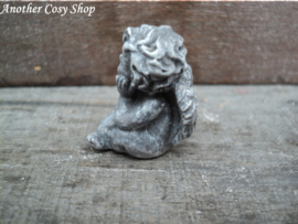 Statue angel with one hand under chin in 1" scale