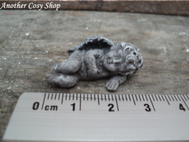 Statue angel on side in 1"scale
