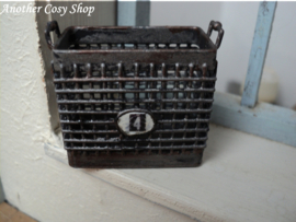 Poppenhuis miniatuur metalen draadmand (groot) schaal 1:12