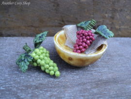Puppenhaus-Miniatur Schale mit Weintrauben 1:12