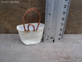 Dollhouse miniature shopping bag in 1" scale