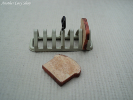 Dollhouse miniature rack with toast in 1" scale