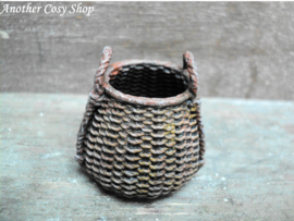 Dollhouse miniature harvest basket (large) in 1" scale
