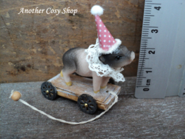 Dollhouse miniature pull cart with standing piglet 1"scale (1:12)
