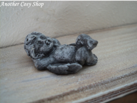 Statue angel lying on the back in 1" scale