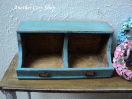 Puppenhaus-Miniaturschrank mit zwei Fächern im Maßstab 1:12