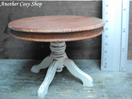Dollhouse miniature round dining table in 1"scale