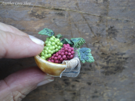 Dollhouse miniature bowl with grapes 1"scale