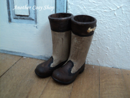 Dollhouse miniature outdoor boots 1"scale