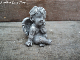 Statue angel with one hand under chin in 1" scale