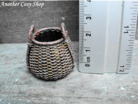 Dollhouse miniature harvest basket (large) in 1" scale