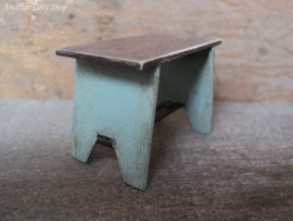 Dollhouse miniature step stool in 1" scale