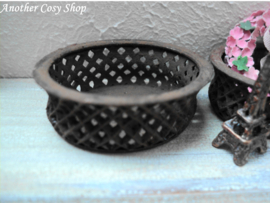 Dollhouse miniature wire basket in 1" scale
