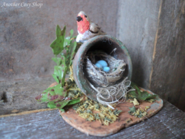 Dollhouse garden decoration plant pot with nest and bird 1"scale