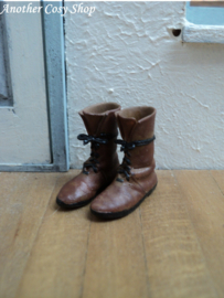 Dollhouse miniature men ankle boots in one inch scale