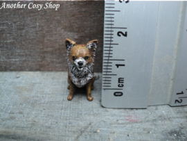 Poppenhuis miniatuur chihuahua (zittend) schaal 1;12
