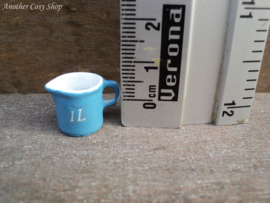 Dollhouse miniature measuring cup 1 litre in 1"scale