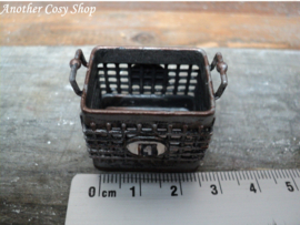 Poppenhuis miniatuur metalen draadmand (klein) schaal 1:12
