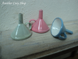 Dollhouse miniature funnel 1" scale