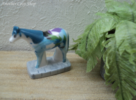 Horse statue in white and blue