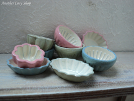 Dollhouse miniature baking tins in 1" scale