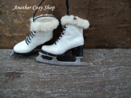 Dollhouse miniature ice skates 1"scale