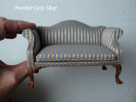 Puppenhaus Miniatur klassisches Sofa im Maßstab 1:12