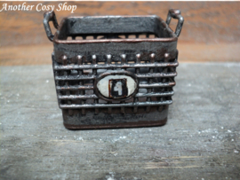 Poppenhuis miniatuur metalen draadmand (klein) schaal 1:12