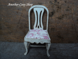 Dollhouse miniature chair red fabric in 1"scale