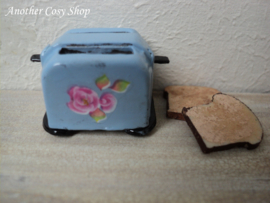 Dollhouse miniature toaster with two pieces of toast in 1" scale