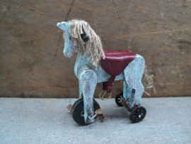 Dojjhouse minaiture toy horse on wheels