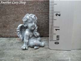 Statue angel with one hand under chin in 1" scale