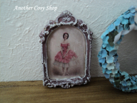 Poppenhuis miniatuur schilderij ballerina schaal 1:12