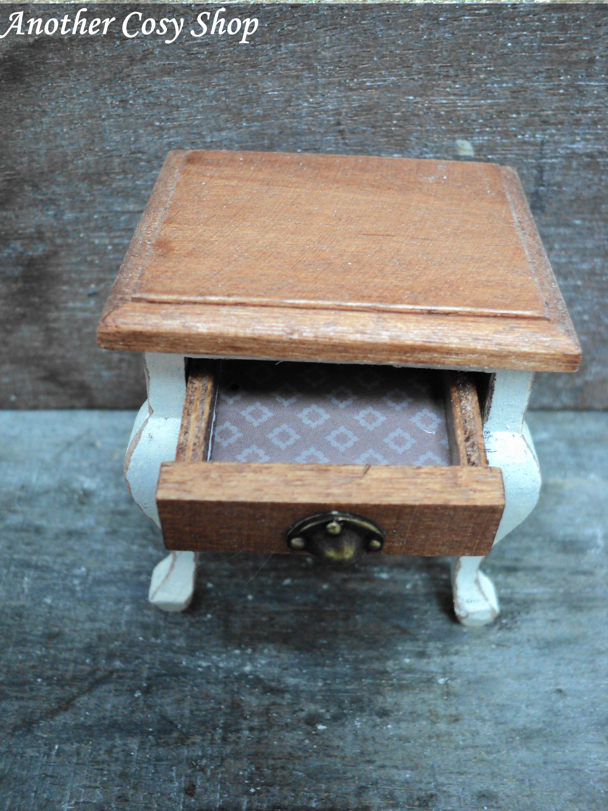Dollhouse miniature side table 1" scale
