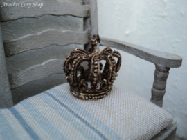 Dollhouse miniature decoration vintage crown in 1" scale