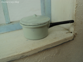 Dollhouse miniature saucepan with lid 1" scale