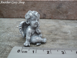 Statue angel with one hand under chin in 1" scale