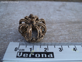 Dollhouse miniature decoration vintage crown in 1" scale