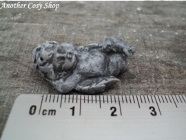 Statue angel lying on the back in 1" scale