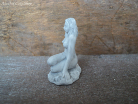 Dollhouse miniature statue sitting artistic nude (no. 5)