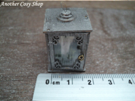 Miniatur Lanterne mit Kerze im Maßstab 1:12